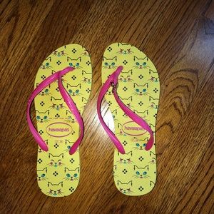cat Havaiana flip flops